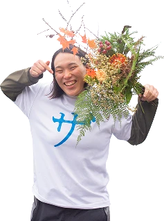 花束持つつっちー